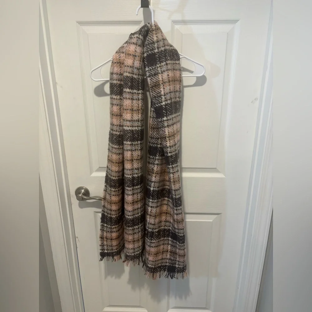 EMANUEL GERALDO Plaid Blanket Scarf in Brown, White, and Pink